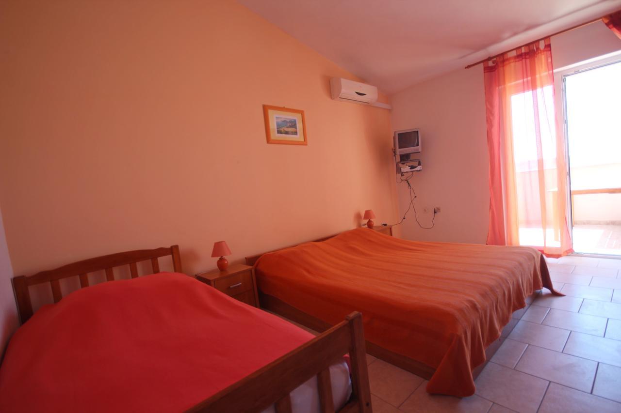 Apartments Njaco Ražanac Oda fotoğraf