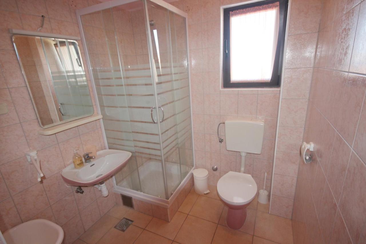 Apartments Njaco Ražanac Oda fotoğraf